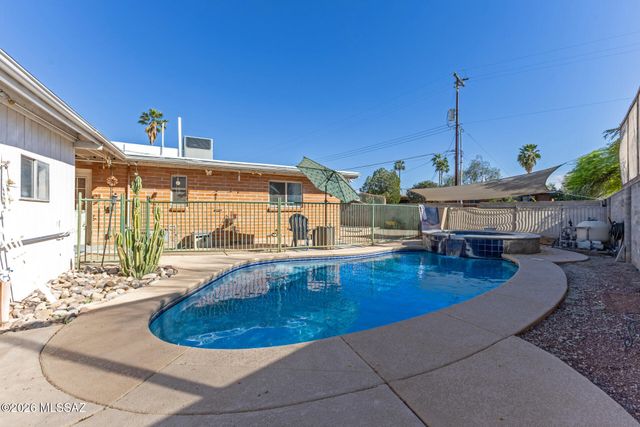 7102 E 33rd Place, Tucson, AZ 85710