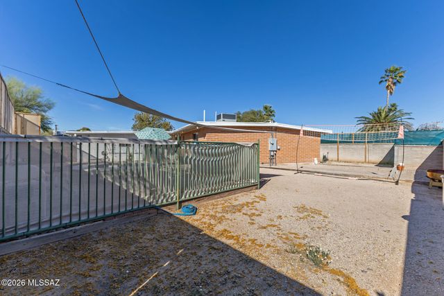 7102 E 33rd Place, Tucson, AZ 85710