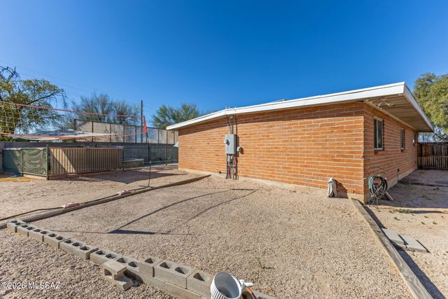 7102 E 33rd Place, Tucson, AZ 85710