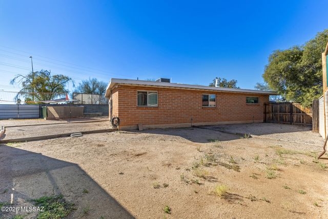 7102 E 33rd Place, Tucson, AZ 85710