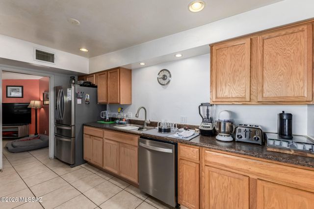 7102 E 33rd Place, Tucson, AZ 85710