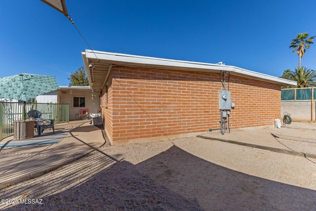 7102 E 33rd Place, Tucson, AZ 85710