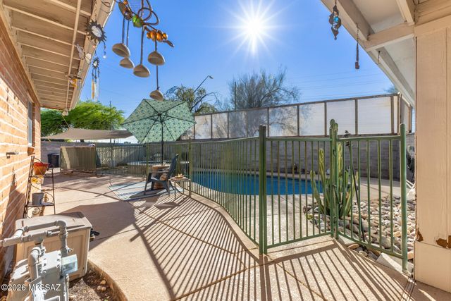 7102 E 33rd Place, Tucson, AZ 85710
