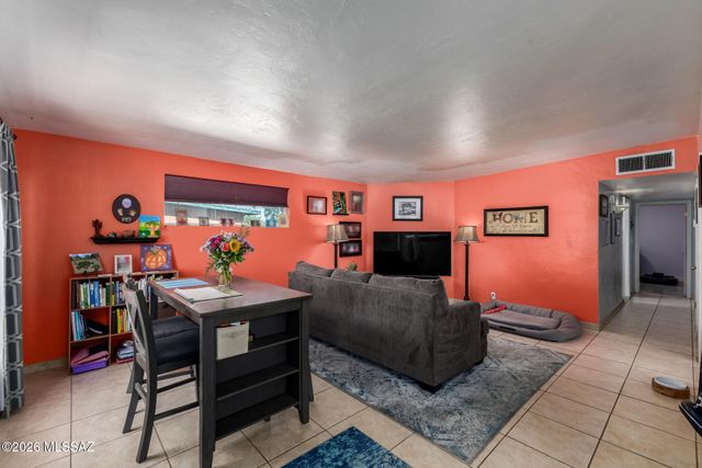 7102 E 33rd Place, Tucson, AZ 85710