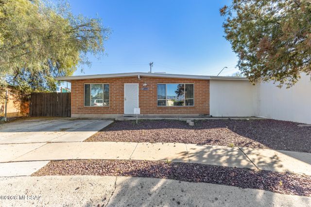 7102 E 33rd Place, Tucson, AZ 85710