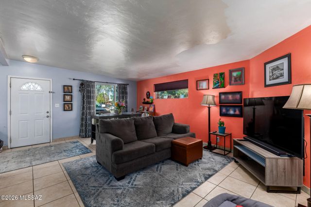 7102 E 33rd Place, Tucson, AZ 85710