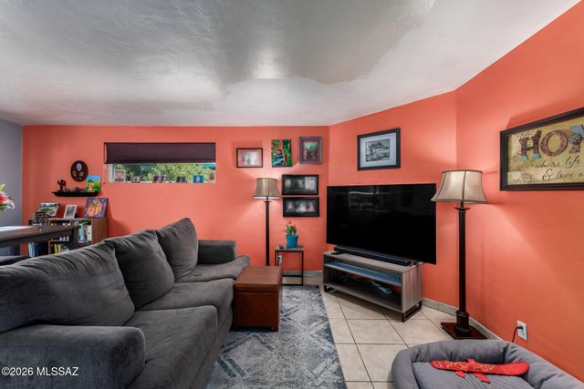 7102 E 33rd Place, Tucson, AZ 85710