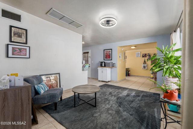 7102 E 33rd Place, Tucson, AZ 85710