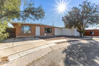 7102 E 33rd Place, Tucson, AZ 85710