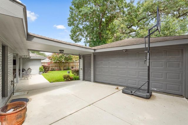 5743 Braesheather Drive, Houston, TX 77096