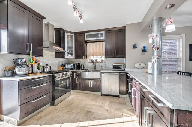 42-28 189th Street, Flushing, NY 11358