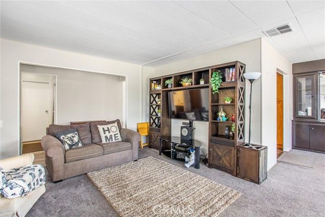 2755 W Arrow Hwy 95, La Verne, CA 91750