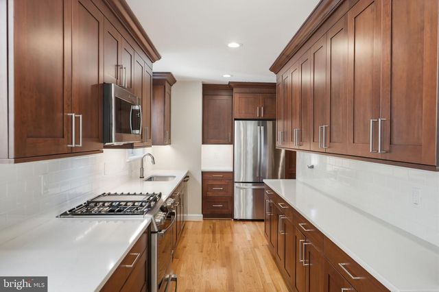2351 N VERMONT ST N, Arlington, VA 22207