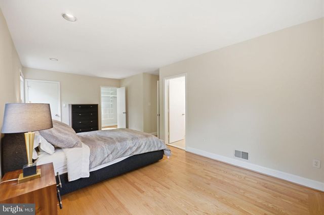 2351 N VERMONT ST N, Arlington, VA 22207