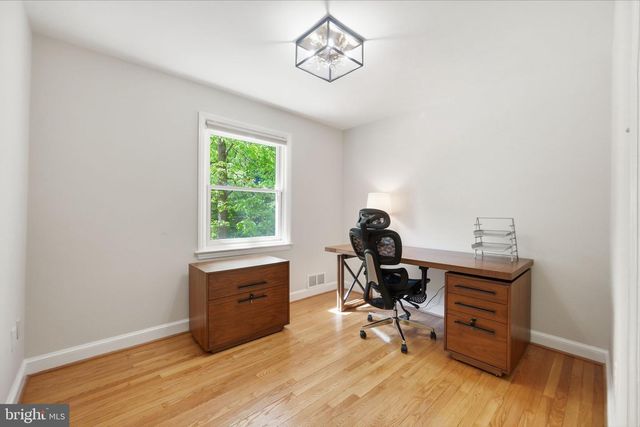 2351 N VERMONT ST N, Arlington, VA 22207