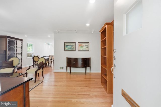 2351 N VERMONT ST N, Arlington, VA 22207
