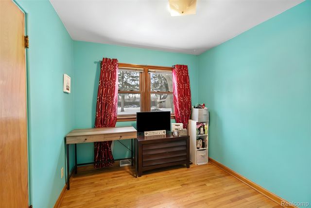 2059 Covert Road, Burton, MI 48509