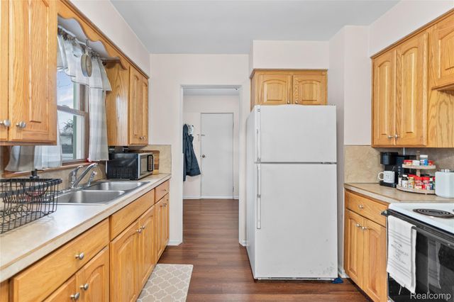 2059 Covert Road, Burton, MI 48509