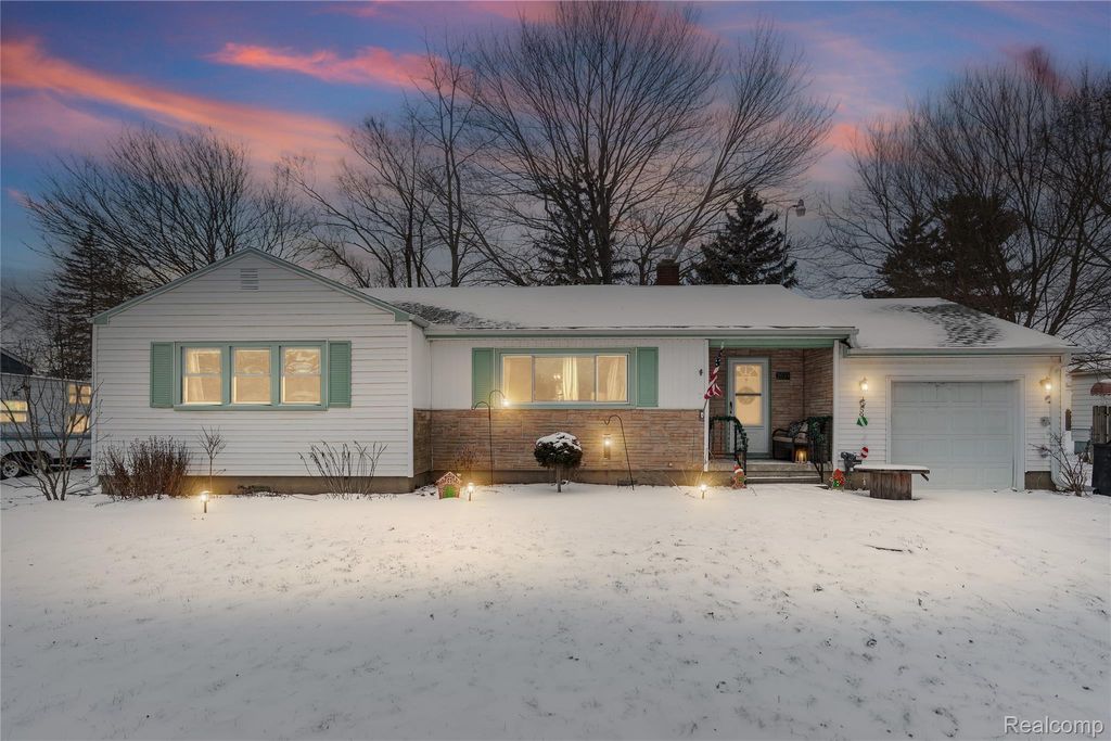 2059 Covert Road, Burton, MI 48509