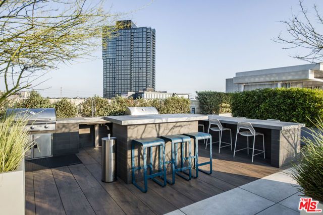 527 Molino Street 202, Los Angeles, CA 90013