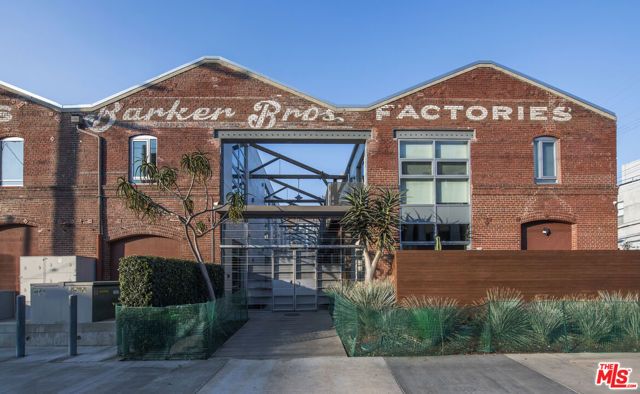 527 Molino Street 202, Los Angeles, CA 90013