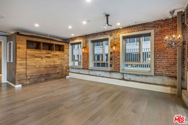 527 Molino Street 202, Los Angeles, CA 90013