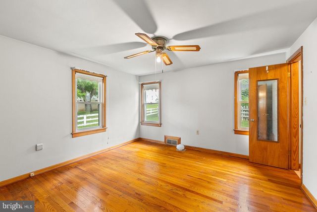 304 WATER ST, Edinburg, VA 22824