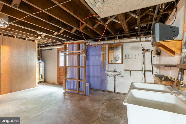 304 WATER ST, Edinburg, VA 22824