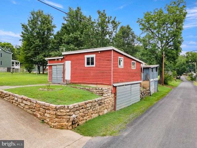 304 WATER ST, Edinburg, VA 22824
