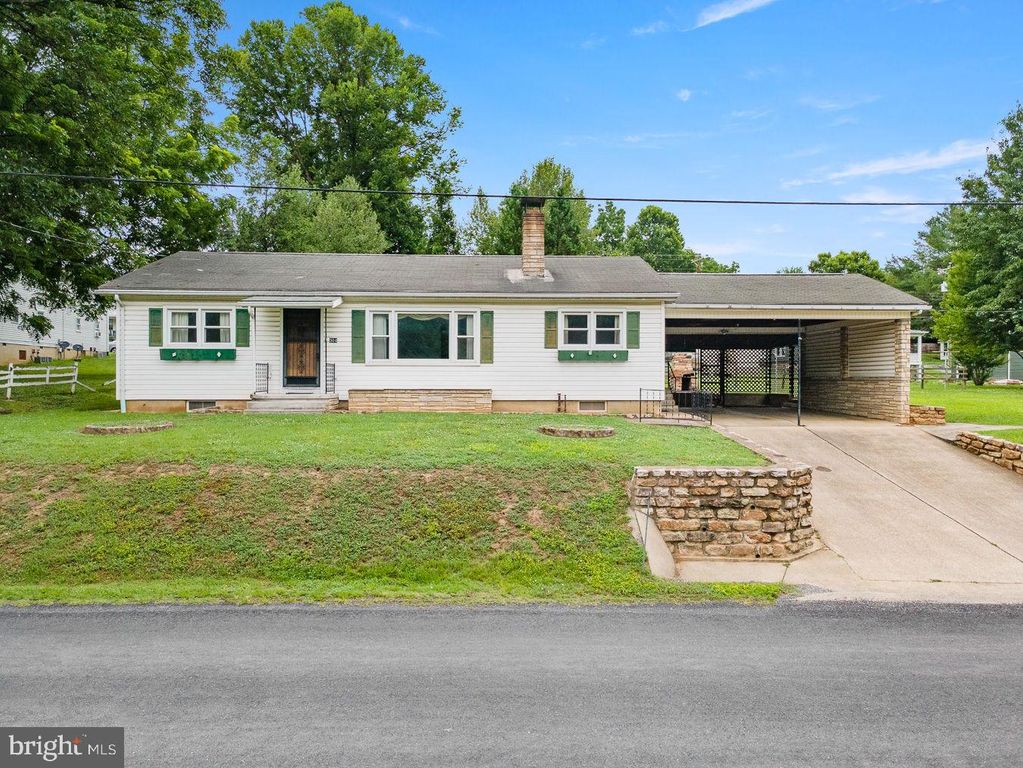 304 WATER ST, Edinburg, VA 22824
