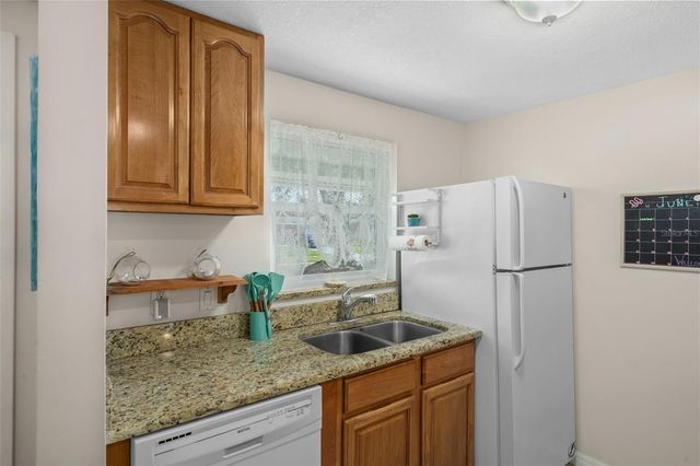 7906 WOODVINE CIRCLE, Tampa, FL 33615