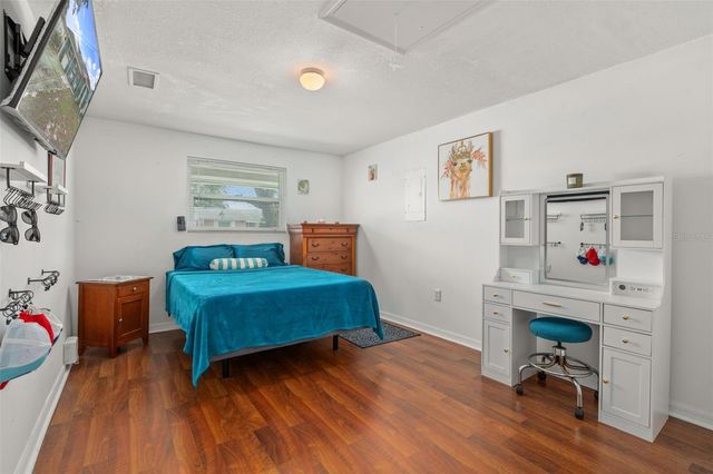 7906 WOODVINE CIRCLE, Tampa, FL 33615