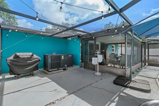 7906 WOODVINE CIRCLE, Tampa, FL 33615