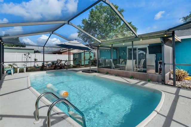 7906 WOODVINE CIRCLE, Tampa, FL 33615