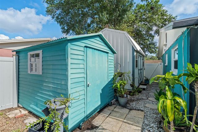 7906 WOODVINE CIRCLE, Tampa, FL 33615