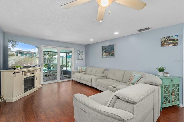 7906 WOODVINE CIRCLE, Tampa, FL 33615