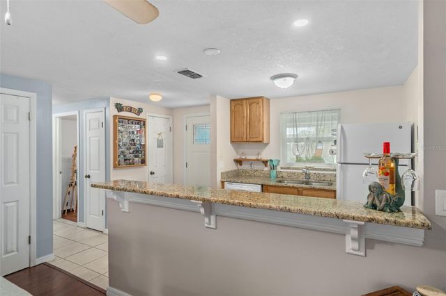 7906 WOODVINE CIRCLE, Tampa, FL 33615