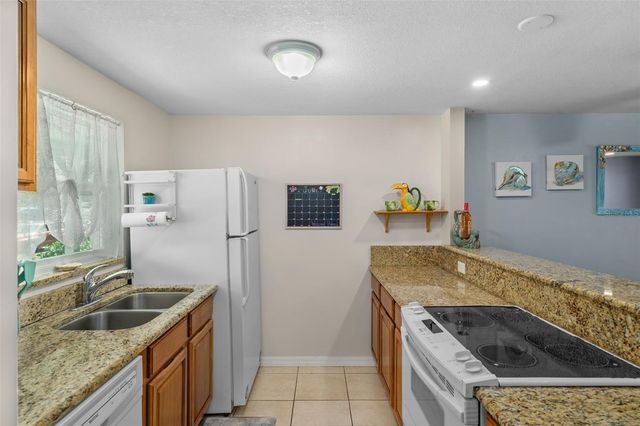 7906 WOODVINE CIRCLE, Tampa, FL 33615
