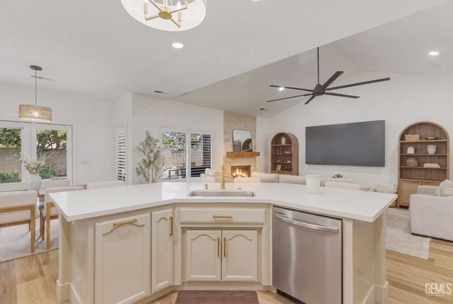 11412 Summit Point Court, Bakersfield, CA 93312