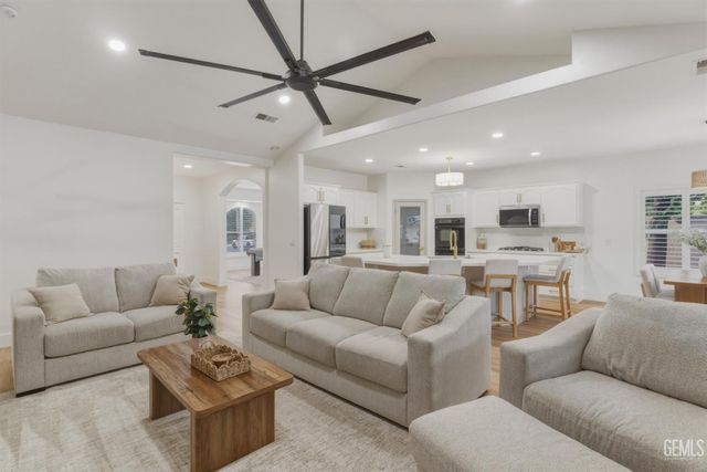 11412 Summit Point Court, Bakersfield, CA 93312