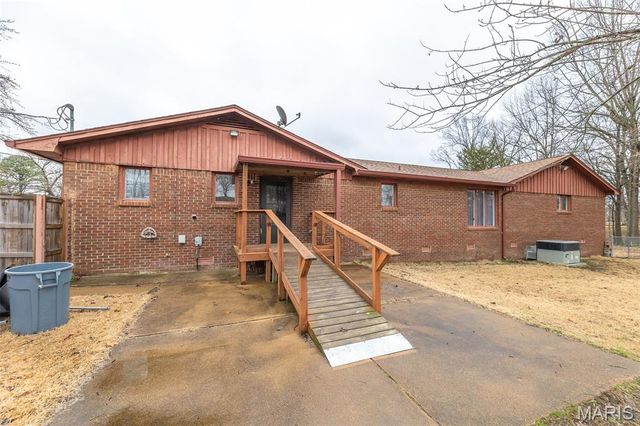 2305 Lee St, Poplar Bluff, MO 63901