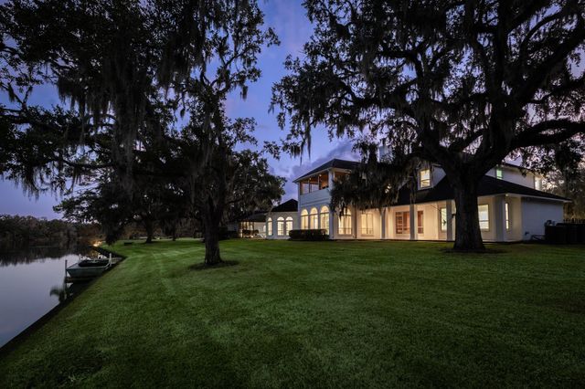 3 Bayou Road, Lake Jackson, TX 77566