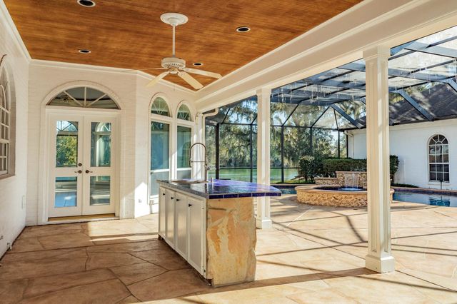 3 Bayou Road, Lake Jackson, TX 77566