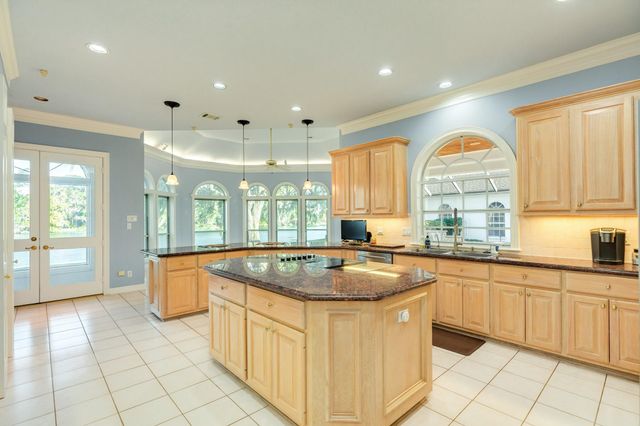 3 Bayou Road, Lake Jackson, TX 77566