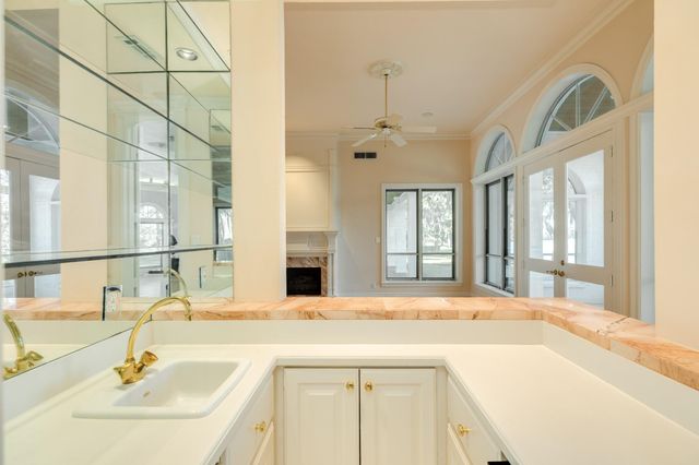 3 Bayou Road, Lake Jackson, TX 77566