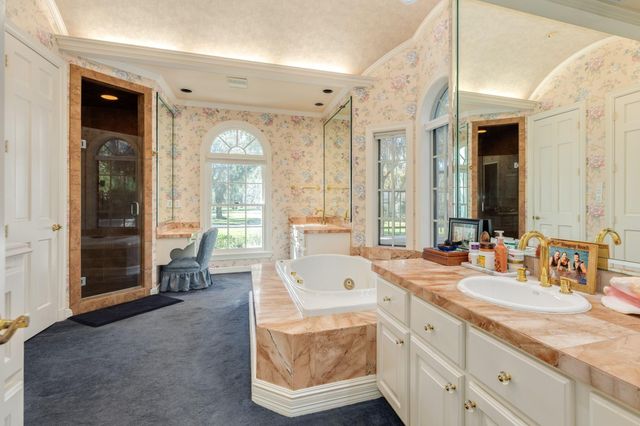 3 Bayou Road, Lake Jackson, TX 77566