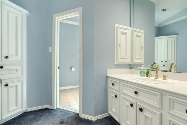 3 Bayou Road, Lake Jackson, TX 77566