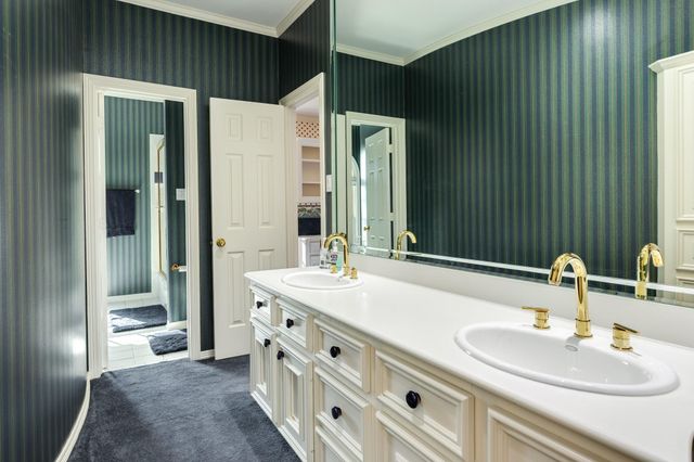 3 Bayou Road, Lake Jackson, TX 77566