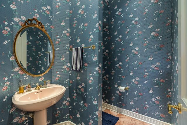 3 Bayou Road, Lake Jackson, TX 77566