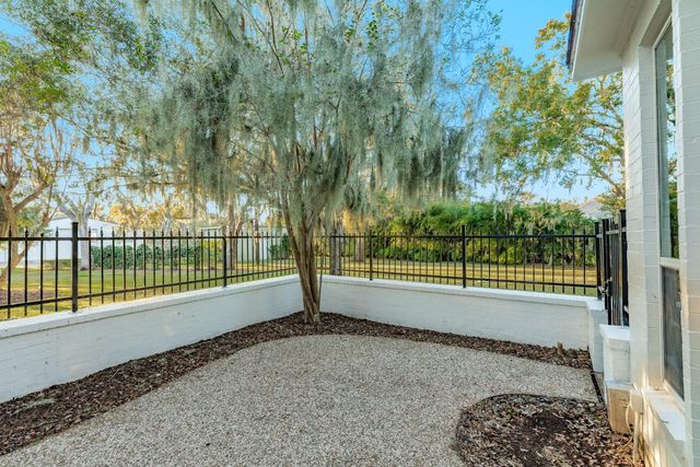 3 Bayou Road, Lake Jackson, TX 77566